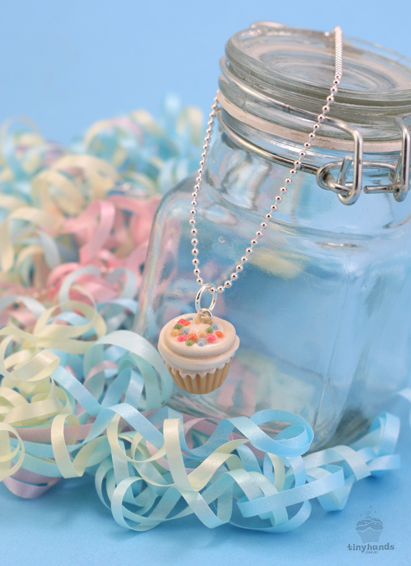 scented-vanilla-buttercream-cupcake-necklace-lowres